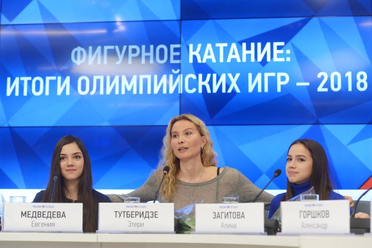 Евгения Медведева, Этери Тутберидзе и Алина Загитова (слева направо) Евгения Медведева, Этери Тутберидзе и Алина Загитова (слева направо)