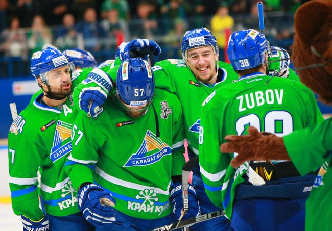 Игроки ХК Салават Юлаев