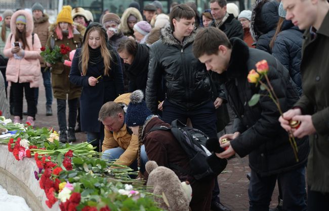 Акции в память о погибших при пожаре в ТЦ Зимняя вишня Акции в память о погибших при пожаре в ТЦ Зимняя вишня