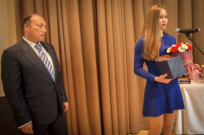 Российская пятиборка Ксения Фральцова (справа) Российская пятиборка Ксения Фральцова (справа)