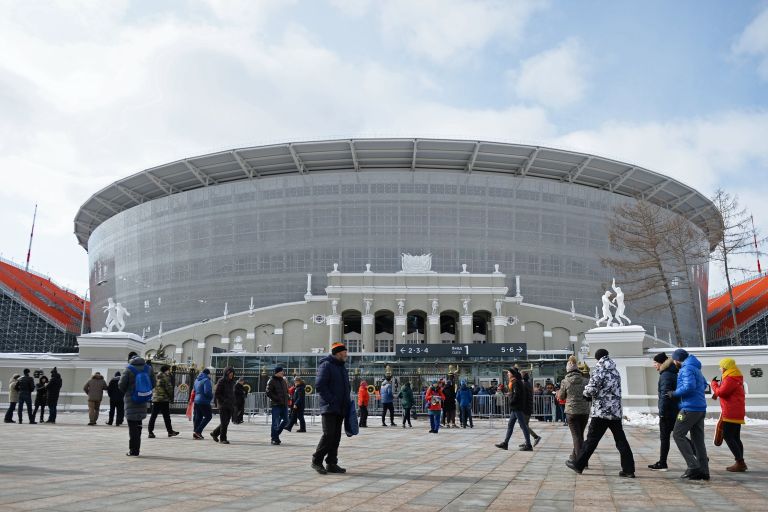 Болельщики у стадиона Екатеринбург Арена Болельщики у стадиона Екатеринбург Арена