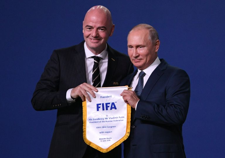 Владимир Путин и Джанни Инфантино (справа)