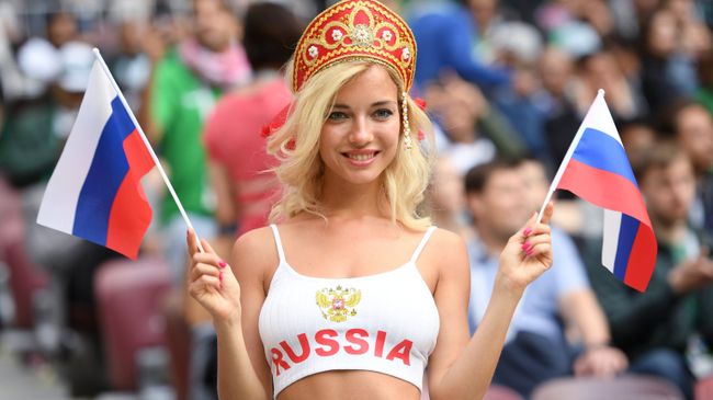 Болельщица сборной России перед матчем группового этапа чемпионата мира по футболу между сборными России и Саудовской Аравии.