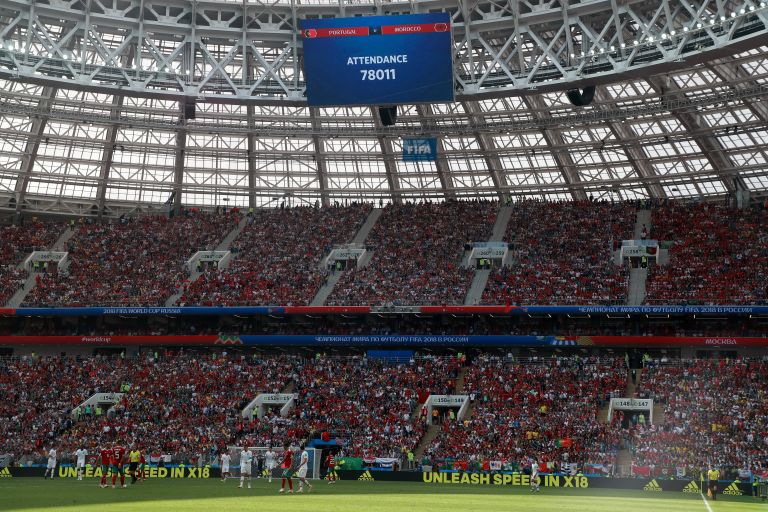 Болельщики на матче группового этапа чемпионата мира по футболу между сборными Португалии и Марокко Болельщики на матче группового этапа чемпионата мира по футболу между сборными Португалии и Марокко