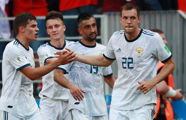 Футболисты сборной России