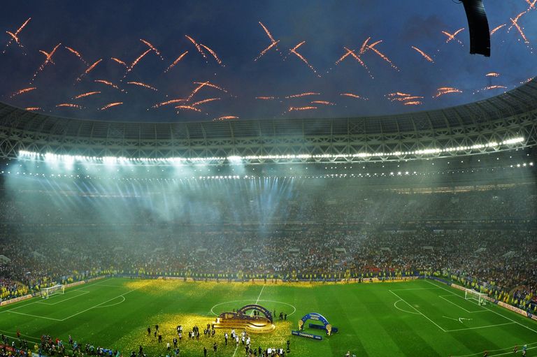 Салют на церемонии награждения победителей чемпионата мира Салют на церемонии награждения победителей чемпионата мира