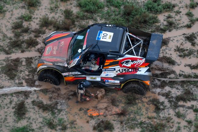 Автомобиль под управлением российского пилота команды Suprotec Racing Андрея Рудского