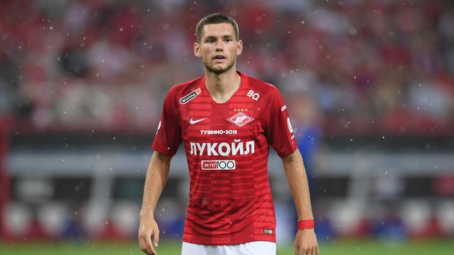 Полузащитник Спартака Александр Ташаев
