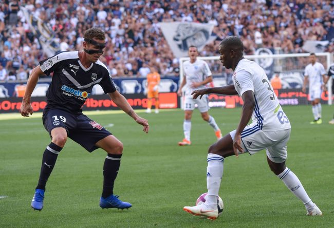 Игровой момент в матче Страсбур - Бордо Игровой момент в матче Страсбур - Бордо