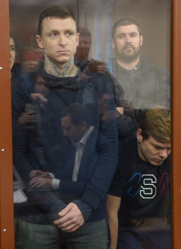 Павел Мамаев и Александр Кокорин (слева направо на первом плане)