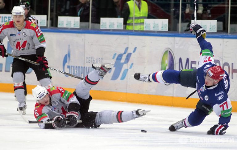 Игровой момент матча СКА (Санкт-Петербург) - Металлург (Москва)