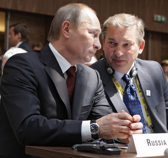Владимир Путин и Владислав Третьяк (слева направо) Владимир Путин и Владислав Третьяк (слева направо)