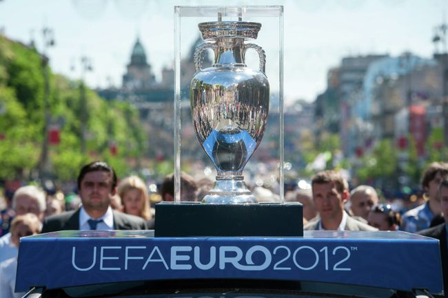 Кубок чемпионата Европы по футболу