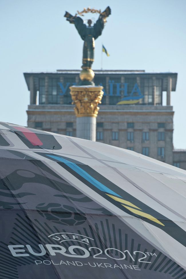 Подготовка к чемпионату Европы по футболу 2012 на Украине