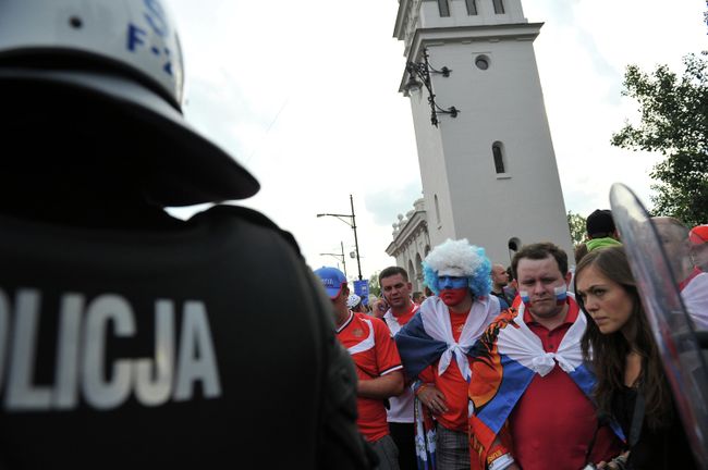 Марш российских болельщиков в Варшаве