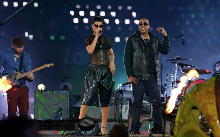 Исполнители JAY Z и Rihanna выступают на церемонии закрытия Паралимпийских игр-2012 в Лондоне