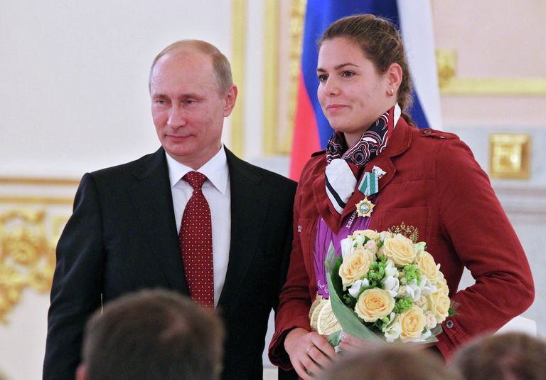 В.Путин вручил госнаграды паралимпийцам, завоевавшим золото В.Путин вручил госнаграды паралимпийцам, завоевавшим золото
