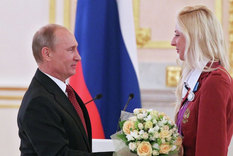 В.Путин вручил госнаграды паралимпийцам, завоевавшим золото В.Путин вручил госнаграды паралимпийцам, завоевавшим золото