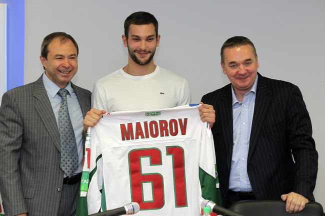 Максим Майоров (в центре) Максим Майоров (в центре)