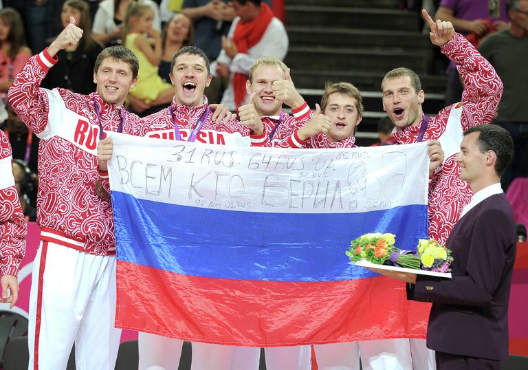 Россияне Виктор Хряпа, Семен Антонов, Антон Понкрашов, Дмитрий Хвостов и Сергей Моня (слева направо) Россияне Виктор Хряпа, Семен Антонов, Антон Понкрашов, Дмитрий Хвостов и Сергей Моня (слева направо)