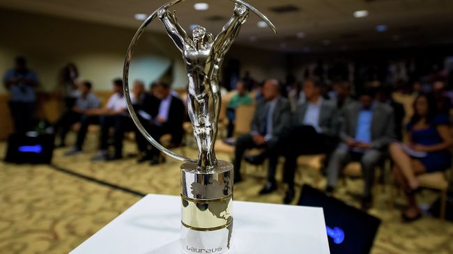 Статуэтка премии Laureus Статуэтка премии Laureus