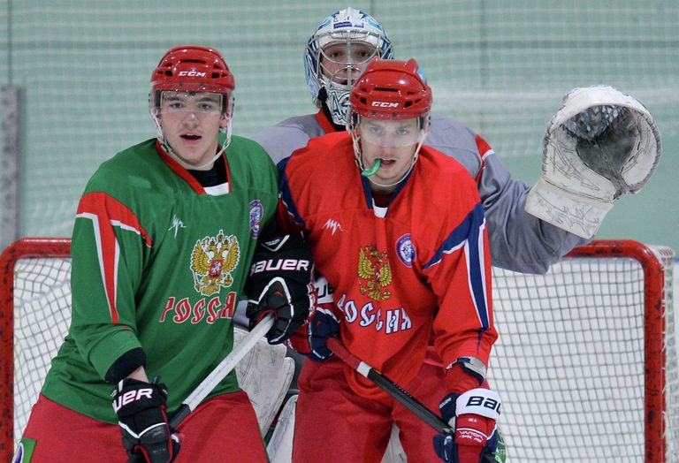 Павел Коледов, Андрей Сигарев (слева направо на первом плане) и Андрей Василевский Павел Коледов, Андрей Сигарев (слева направо на первом плане) и Андрей Василевский