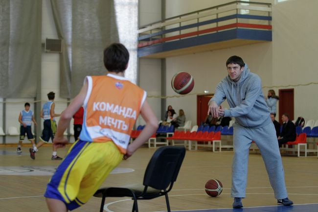 Защитник ПБК ЦСКА Евгений Воронов во время мастер-класса