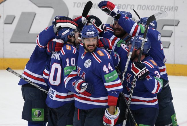 Радость игроков ХК СКА после победы над московским Динамо