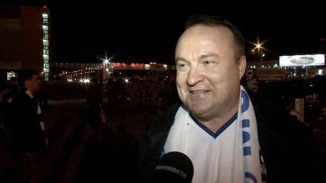 Болельщики встретили овациями хоккеистов Динамо в аэропорту Болельщики встретили овациями хоккеистов Динамо в аэропорту