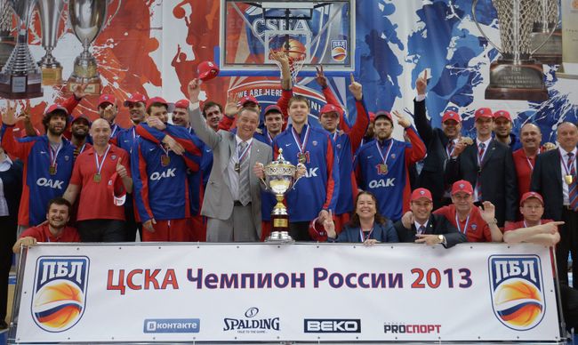 Игроки ЦСКА с Кубком чемпиона России Игроки ЦСКА с Кубком чемпиона России