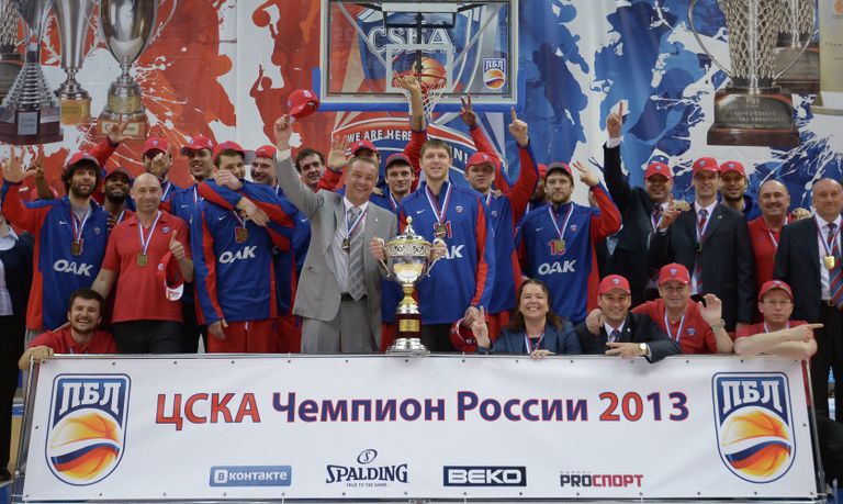 Игроки ЦСКА с Кубком чемпиона России Игроки ЦСКА с Кубком чемпиона России