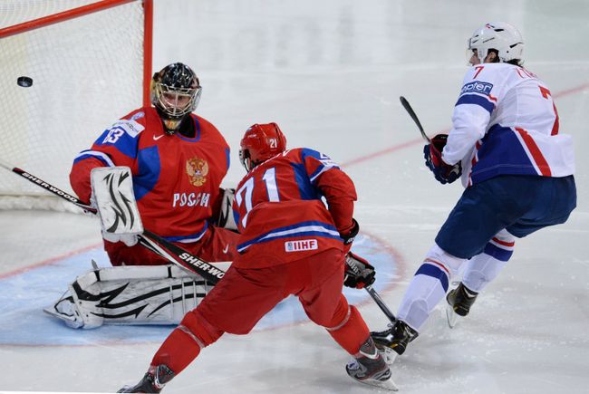 Игровой момент матча Россия - Франция Игровой момент матча Россия - Франция