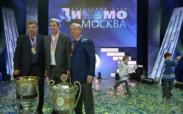 Хоккей. Награждение ХК Динамо за победу в Кубке Гагарина Хоккей. Награждение ХК Динамо за победу в Кубке Гагарина