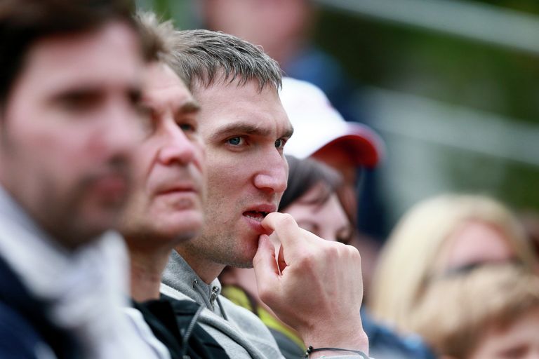 Российский хоккеист Александр Овечкин на трибуне во время Марии Кириленко Российский хоккеист Александр Овечкин на трибуне во время Марии Кириленко