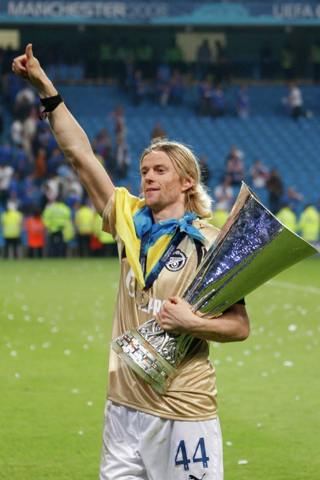 2008 год - Капитан Зенита Анатолий Тимощук с Кубком УЕФА 2008 год - Капитан Зенита Анатолий Тимощук с Кубком УЕФА