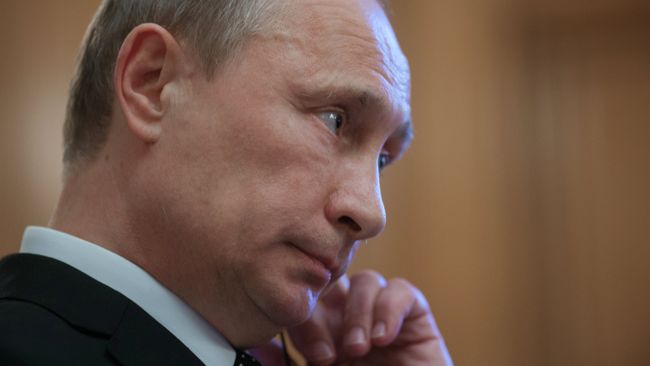 Президент России Владимир Путин во время подхода к прессе в резиденции главы правительства Великобритании