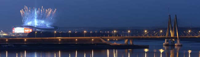 Фейерверк над стадионом Казань-Арена во время церемонии открытия XXVII Всемирной летней Универсиады 2013 в Казани. Фейерверк над стадионом Казань-Арена во время церемонии открытия XXVII Всемирной летней Универсиады 2013 в Казани.