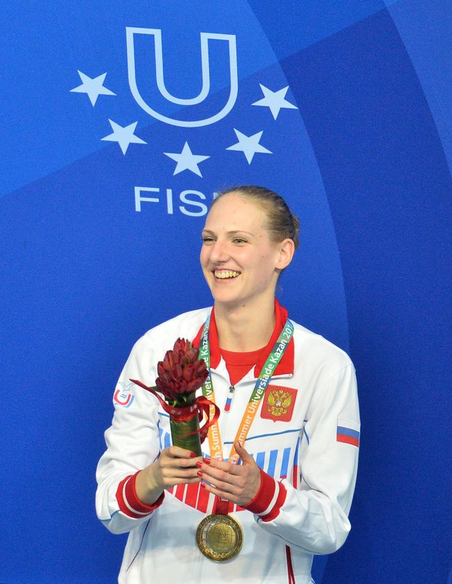 Светлана Ромашина (Россия), завоевавшая золотую медаль в соревнованиях по синхронному плаванию Светлана Ромашина (Россия), завоевавшая золотую медаль в соревнованиях по синхронному плаванию