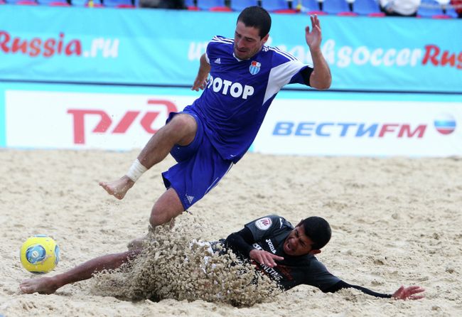 Игровой момент матча Ротор - Кристалл
