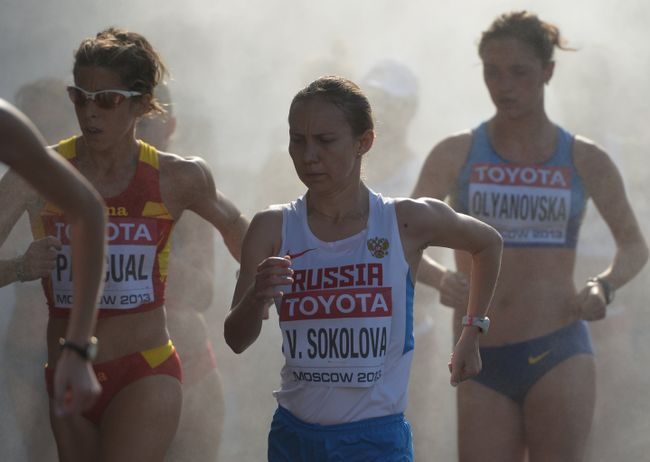 Вера Соколова (в центре) Вера Соколова (в центре)