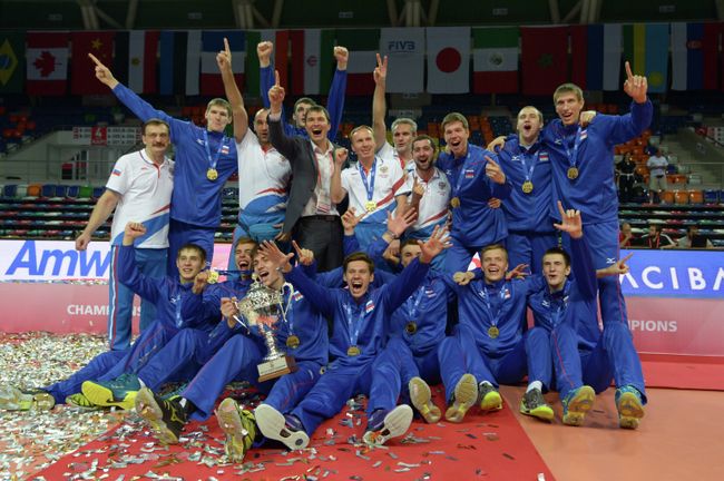 Российская сборная с кубком молодежного чемпионата мира по волейболу Российская сборная с кубком молодежного чемпионата мира по волейболу