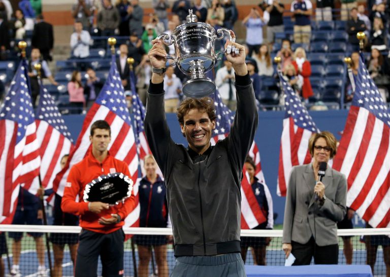 Рафаэль Надаль с чемпионским кубком US Open-2013