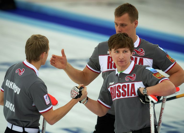 Российские спортсмены Евгений Архипов, Петр Дрон и Андрей Дроздов (слева направо) Российские спортсмены Евгений Архипов, Петр Дрон и Андрей Дроздов (слева направо)