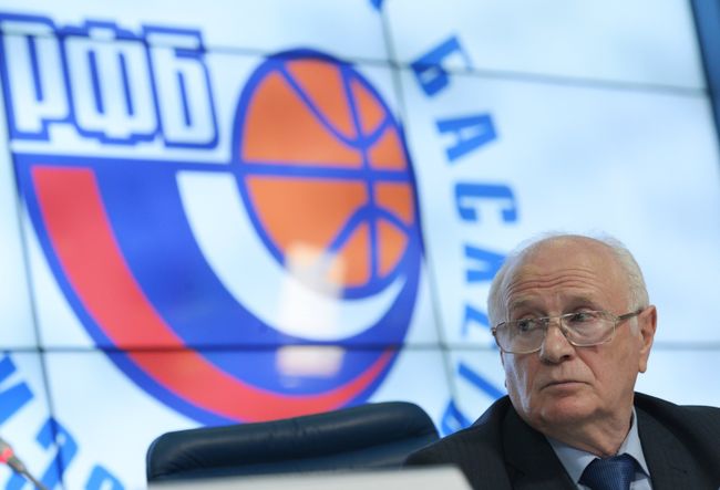 Евгений Гомельский