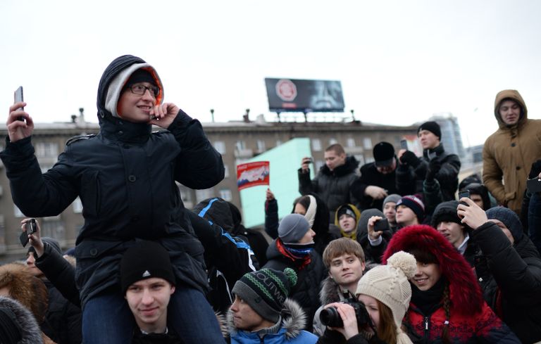 Эстафета олимпийского огня. Новосибирск. Жители города во время эстафеты Олимпийского огня в Новосибирске. Эстафета олимпийского огня. Новосибирск. Жители города во время эстафеты Олимпийского огня в Новосибирске.