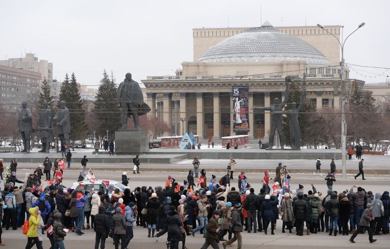 Эстафета олимпийского огня. Новосибирск. Жители города во время эстафеты олимпийского огня. Эстафета олимпийского огня. Новосибирск. Жители города во время эстафеты олимпийского огня.