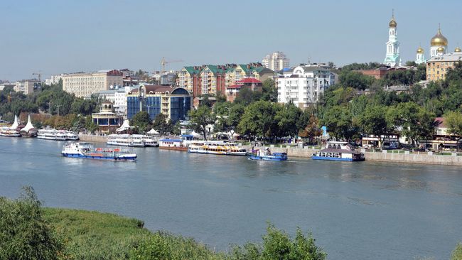 Вид на Ростов-на-Дону с левого берега реки Дон