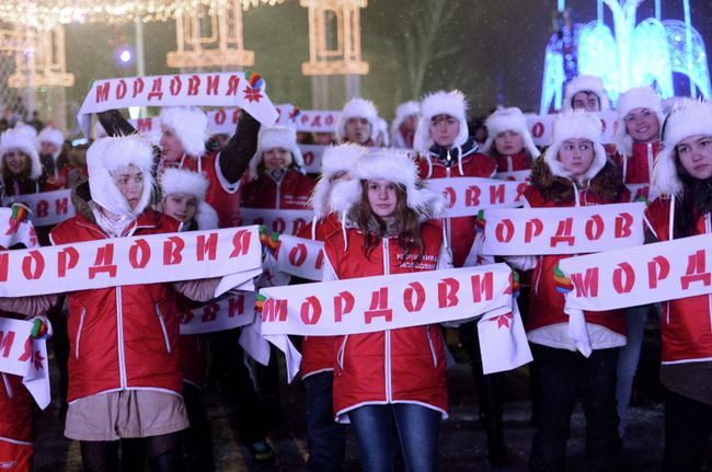Жители Саранска во время эстафеты олимпийского огня