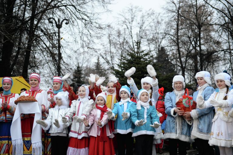 Зрители во время эстафеты олимпийского огня в Мичуринске Зрители во время эстафеты олимпийского огня в Мичуринске