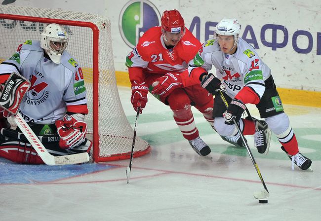 Захар Арзамасцев (справа)